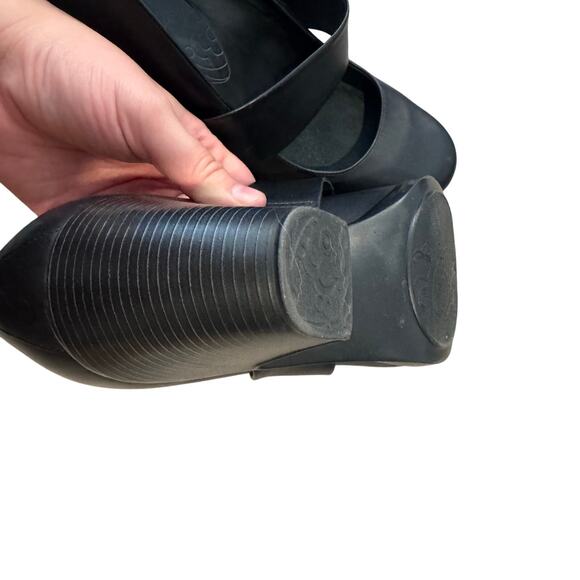 Dansko Black leather broke Mary Jane heels - Picture 4 of 11